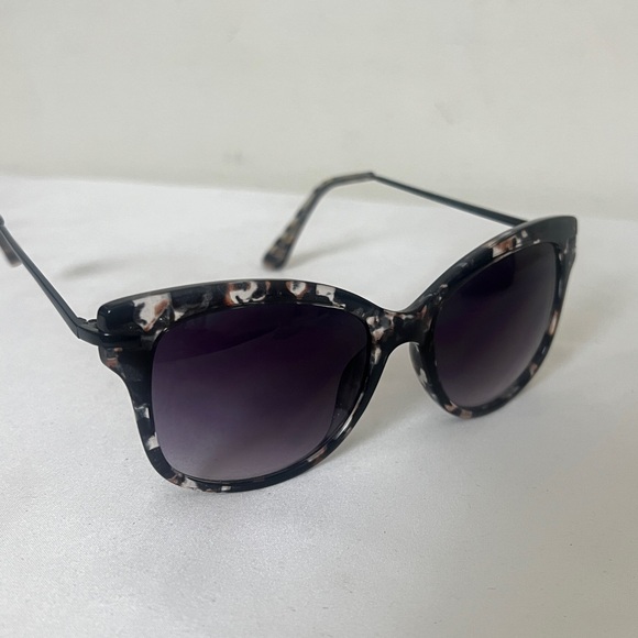 Oscar De La Renta Acetate Tortoise Shell Cat Eye Sunglasses Black - Picture 10 of 17